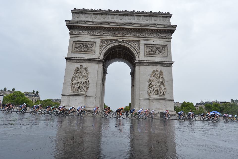 Mia Radotić zablistala na Champs Elysees slika 2
