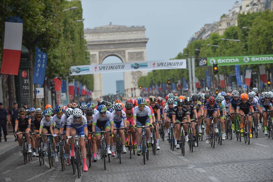 Mia Radotić zablistala na Champs Elysees slika 1