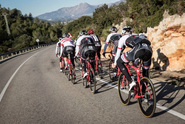 Cestovna vožnja u grupi, znate li kako se voziti?